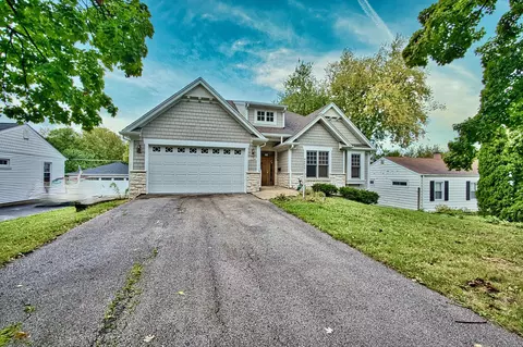 1124 S Washington St, Wheaton, IL 60189