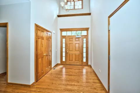 1124 S Washington St, Wheaton, IL 60189 photo 2