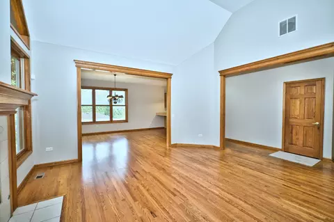 1124 S Washington St, Wheaton, IL 60189 photo 6