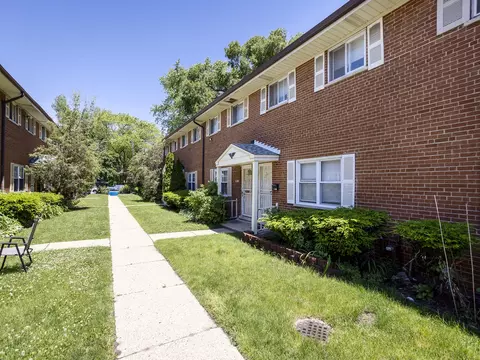 1405 W Touhy Ave #F, Chicago, IL 60626