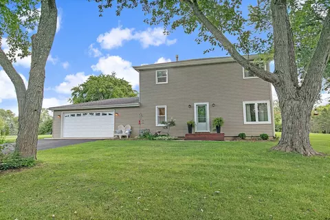 27110 W Highland Rd, Barrington, IL 60010