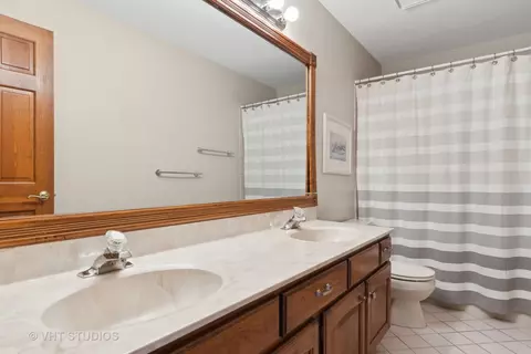 Bath - 2701 Modaff Rd, Naperville, IL 60565 photo 4 of 5