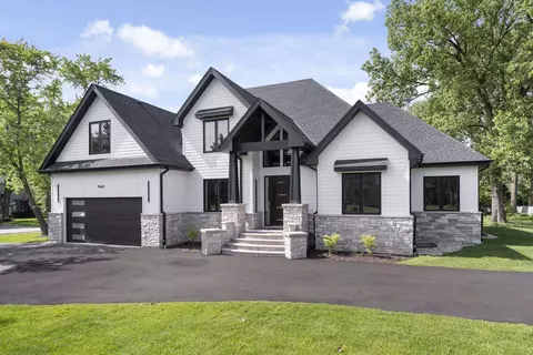 9 S681 Sunrise Ave, Willowbrook, IL 60527