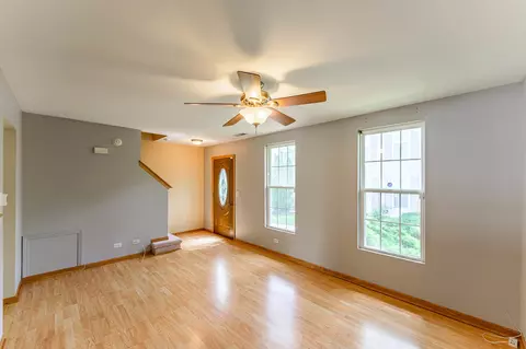 825 Symphony Dr, Aurora, IL 60504 photo 4