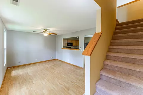 825 Symphony Dr, Aurora, IL 60504 photo 2
