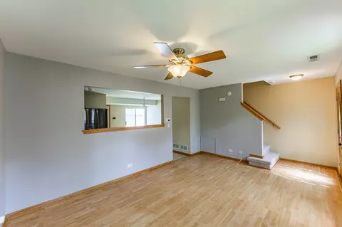 825 Symphony Dr, Aurora, IL 60504 photo 3
