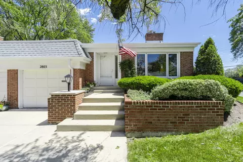 2803 E Bel Aire Dr, Arlington Heights, IL 60004
