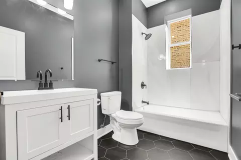7233 S Emerald Ave, Chicago, IL 60621 photo 4