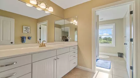 Bath - 8827 N Conger Rd, Leaf River, IL 61047 photo 5 of 8