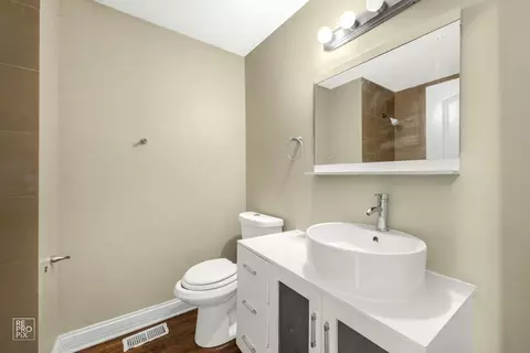 Bath - 48 Pheasant Rd, Matteson, IL 60443 photo 3 of 4