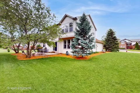 Exterior - 4611 Whitehall Ct, Algonquin, IL 60102 photo 5 of 8