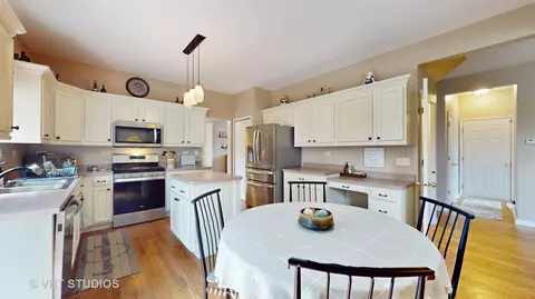 Kitchen - 4611 Whitehall Ct, Algonquin, IL 60102 photo 2 of 5