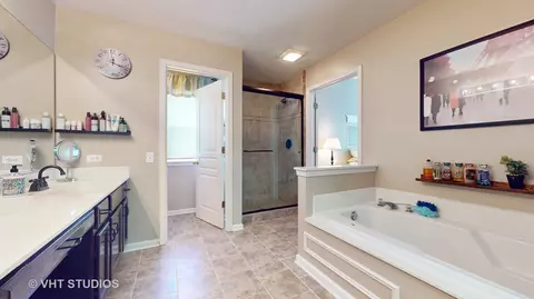 Bath - 4611 Whitehall Ct, Algonquin, IL 60102 photo 3 of 4