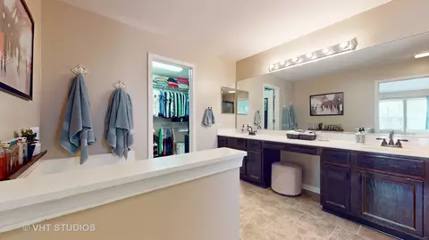 Bath - 4611 Whitehall Ct, Algonquin, IL 60102 photo 2 of 4