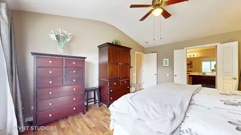 Bedroom - 4611 Whitehall Ct, Algonquin, IL 60102 photo 2 of 8
