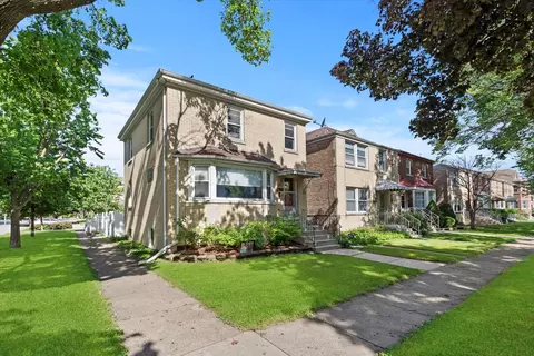 1852 Maple Ave, Berwyn, IL 60402