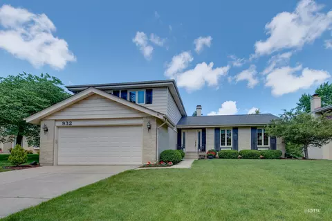 932 W Surrey Rd, Addison, IL 60101