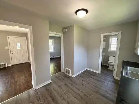655 Hartwell Ave, Elgin, IL 60120 photo 6