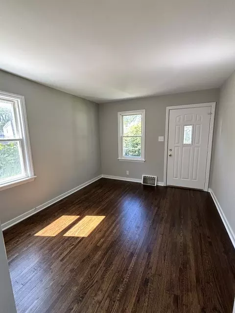 655 Hartwell Ave, Elgin, IL 60120 photo 3