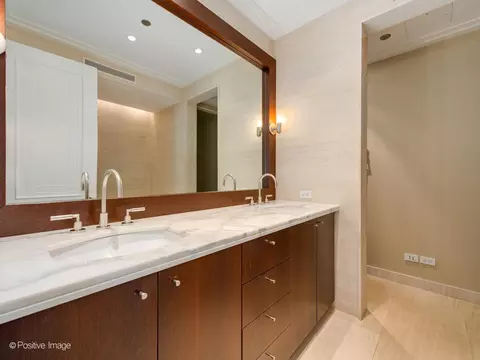 Bath - 159 E Walton Pl #11D, Chicago, IL 60611 photo 2 of 5