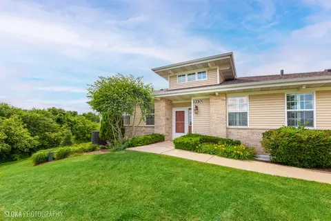 1210 Walnut Glen Dr #9E, Crystal Lake, IL 60014
