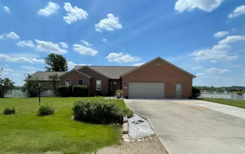 115 Marsh Hawk Dr, Le Roy, IL 61752