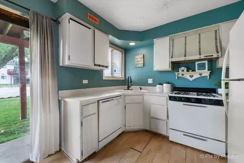 Kitchen - 415 Echo Ln #1, Aurora, IL 60504 photo 1 of 2