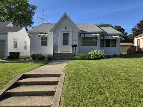608 W Mason St, Polo, IL 61064