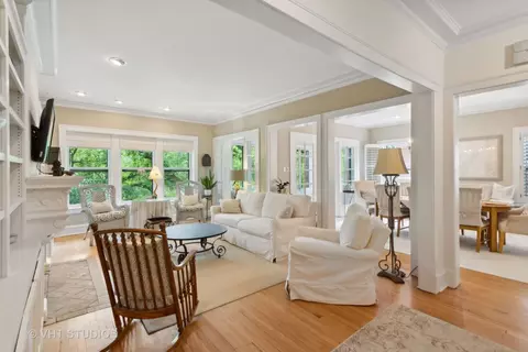 Living - 229 Main St #3, Evanston, IL 60202 photo 1 of 5