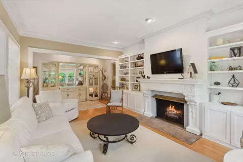 Living - 229 Main St #3, Evanston, IL 60202 photo 3 of 5