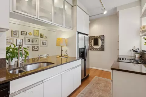 Kitchen - 229 Main St #3, Evanston, IL 60202 photo 2 of 3