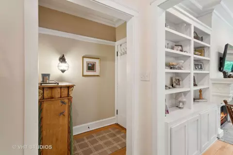 Entry Way - 229 Main St #3, Evanston, IL 60202 photo 1 of 4