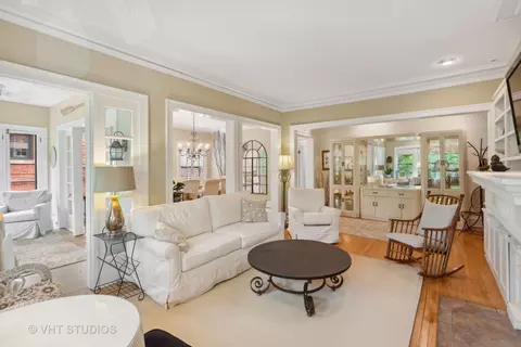 Living - 229 Main St #3, Evanston, IL 60202 photo 4 of 5