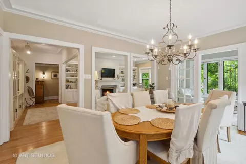 Dining - 229 Main St #3, Evanston, IL 60202 photo 2 of 4