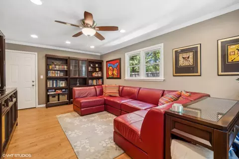 Living - 951 Wayne Ave, Deerfield, IL 60015 photo 3 of 4