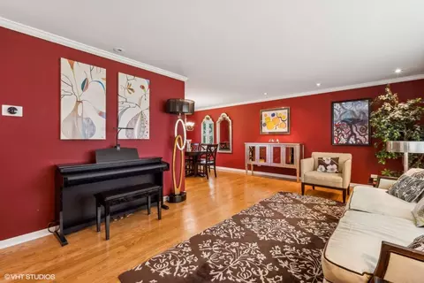 Living - 951 Wayne Ave, Deerfield, IL 60015 photo 2 of 4