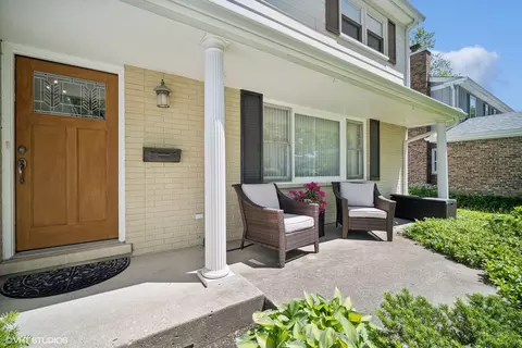 Exterior - 951 Wayne Ave, Deerfield, IL 60015 photo 2 of 6
