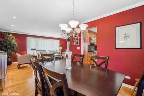 Dining - 951 Wayne Ave, Deerfield, IL 60015 photo 2 of 2
