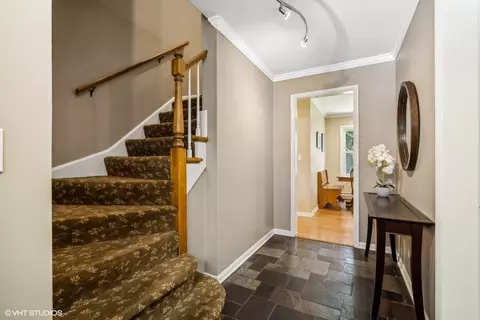 Entry Way - 951 Wayne Ave, Deerfield, IL 60015 photo 2 of 2