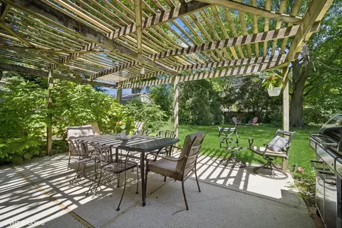 Exterior - 951 Wayne Ave, Deerfield, IL 60015 photo 5 of 6