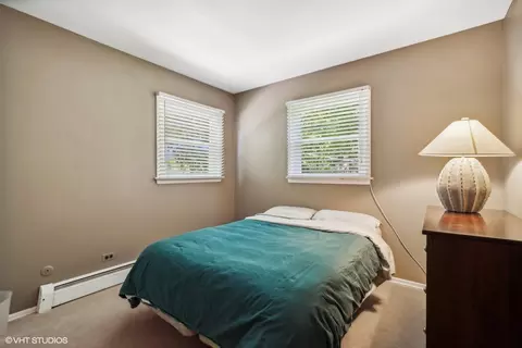 Bedroom - 951 Wayne Ave, Deerfield, IL 60015 photo 2 of 4