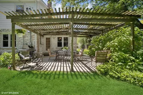 Exterior - 951 Wayne Ave, Deerfield, IL 60015 photo 4 of 6