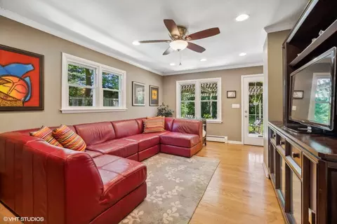 Living - 951 Wayne Ave, Deerfield, IL 60015 photo 4 of 4