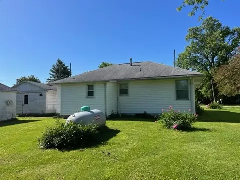304 Adda St, Roberts, IL 60962 photo 2