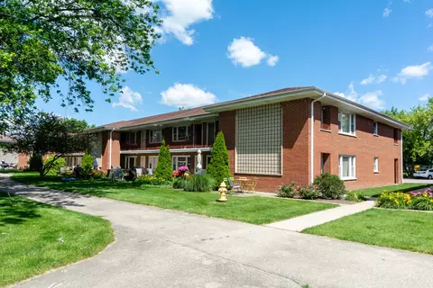 1103 Holiday Ln #15, Des Plaines, IL 60016