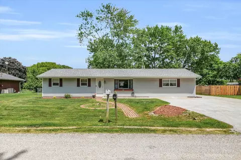 305 Paul St, Villa Grove, IL 61956