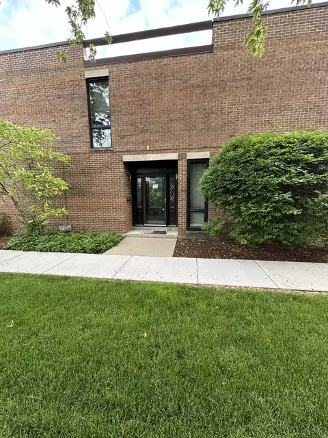 16 Birch Tree Ct, Elmhurst, IL 60126
