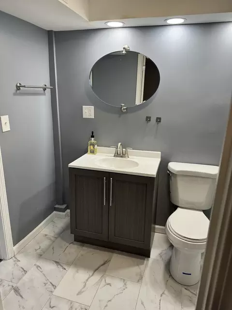 Bath - 2136 S 16th Ave, Broadview, IL 60155 photo 4 of 4