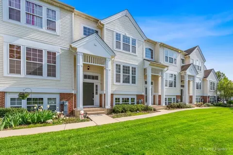 3057 Nicklaus Ln, Wadsworth, IL 60083