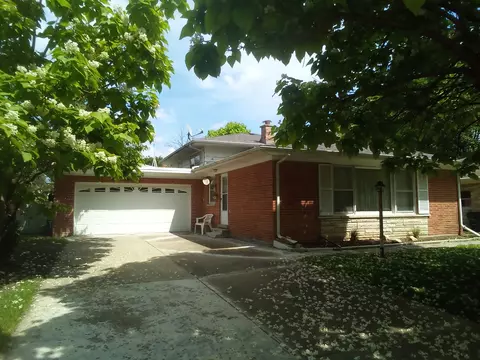 211 Lilac Ln, North Aurora, IL 60542